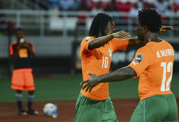 gervinho-bony-abbraccio-costa-davorio