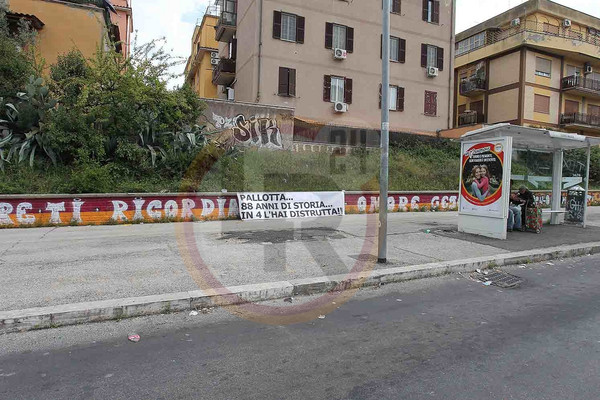 striscione-pallotta-torre-spaccata