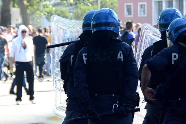 lazio-roma-scontri-polizia-derby-3