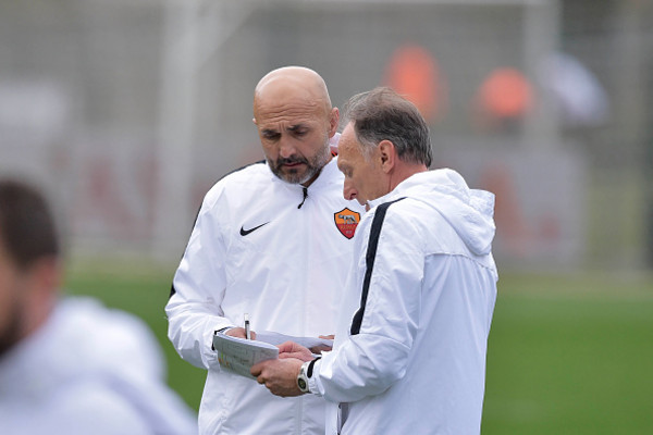 luciano-spalletti-leads-his-first-training-session-as-new-as-roma-coach