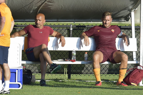 as-roma-training-session-62