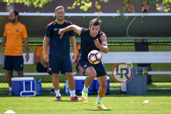 as-roma-training-session-13