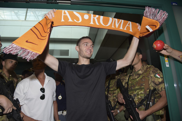 as-roma-new-signing-thomas-vermaelen-attends-medical-tests-7