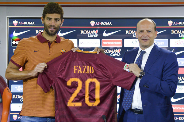 as-roma-unveils-new-signing-federico-fazio-8