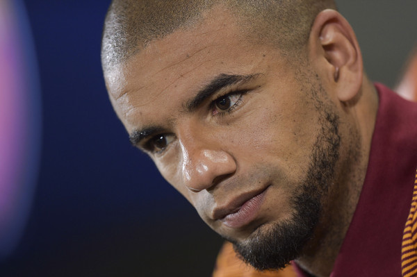 as-roma-unveils-new-signing-bruno-peres-3