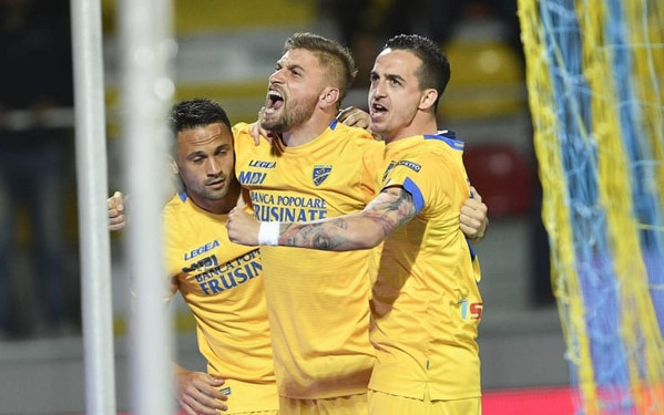 frosinone-esulta