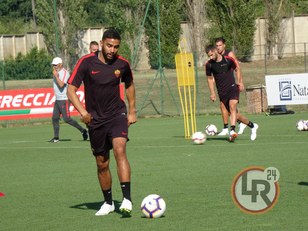 ritiro-roma-defrel-con-pallone-09-07-2018