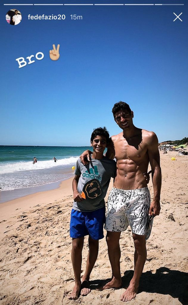Instagram: relax in spiaggia in Spagna per Fazio al rientro dagli Usa ...