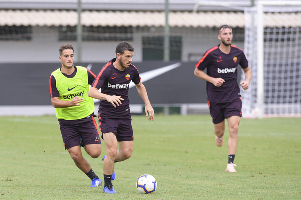 as-roma-allenamento-mattutino-a-trigoria-12