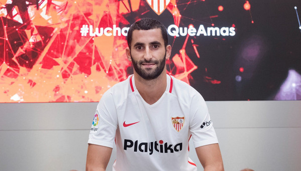 sevilla-fcs-maxime-gonalons-presentation-sevilla