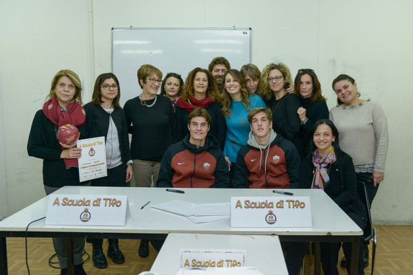 as-roma-a-scuola-di-tifo-con-schick-e-zanioloas-roma-a-scuola-di-tifo-con-schick-e-zaniolo