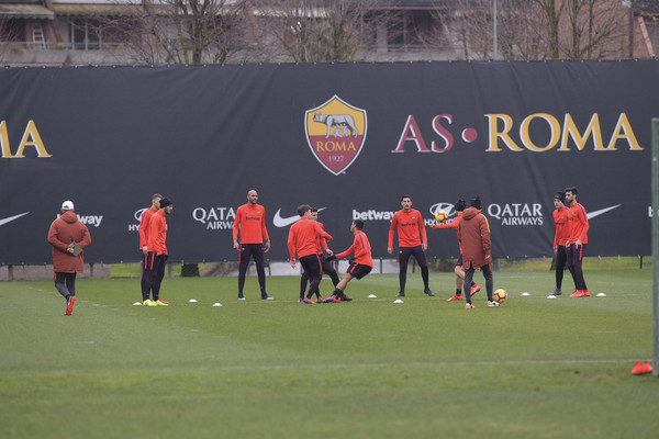 as-roma-allenamento-a-trigoria-382