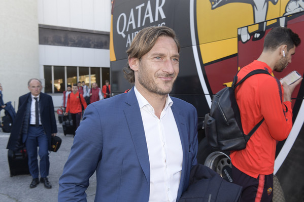 as-roma-il-viaggio-in-aereo-per-la-trasferta-di-genova-9