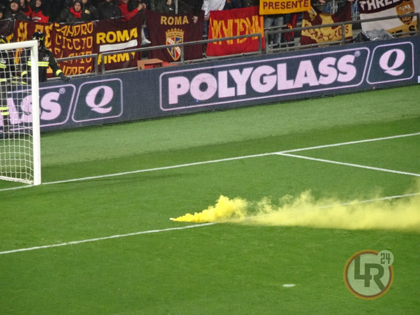 fumegeno-giallo-sassuolo-roma