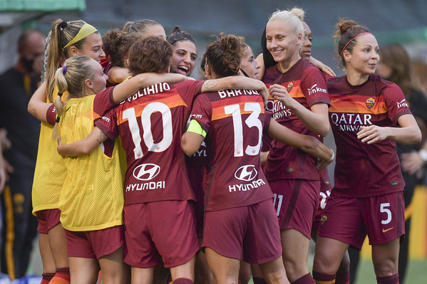 as-roma-vs-pink-bari-campionato-di-calcio-serie-a-femminile-11