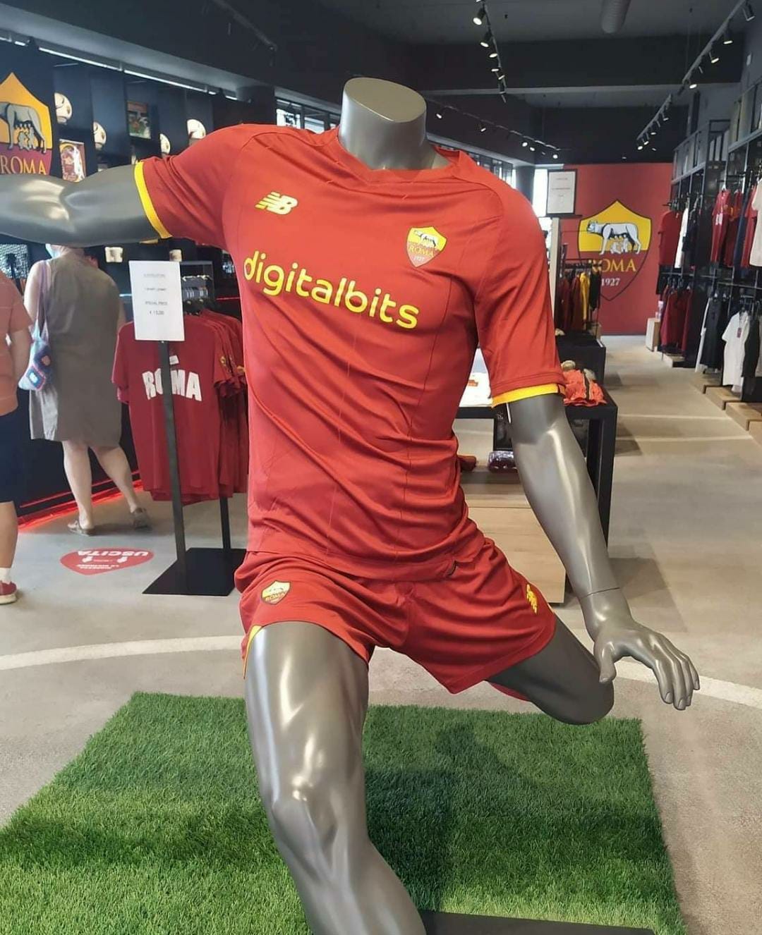 VIDEO - Presentata la divisa 'Home' 2021/22 firmata New Balance. Rui  Patricio è sbarcato nella Capitale. DigitalBits nuovo main sponsor »  LaRoma24.it – Tutte le News, Notizie, Approfondimenti Live sulla As Roma
