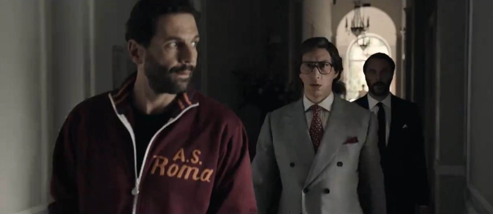 House of Gucci, nel nuovo trailer del film un attore indossa una felpa  della AS Roma (FOTO e VIDEO) » LaRoma24.it – Tutte le News, Notizie,  Approfondimenti Live sulla As Roma