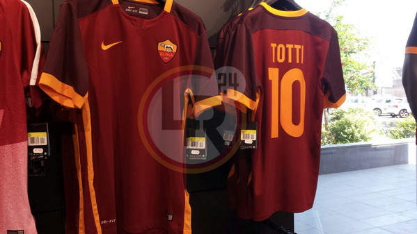 Home Kit 2015 16 la nuova maglia in vendita negli As Roma Store 11.06.2015 LaRoma24