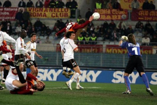 de-rossi-gol-mano-roma-messina