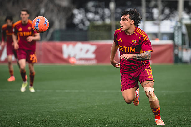 Almaviva festeggia il gol del vantaggio per la Roma U-20